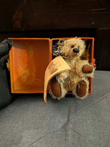 Vintage red land bear - red,